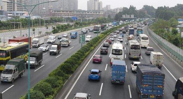 公安部：全國(guó)機(jī)動(dòng)車保有量達(dá)3.25億輛，機(jī)動(dòng)車駕駛?cè)诉_(dá)4.07億人