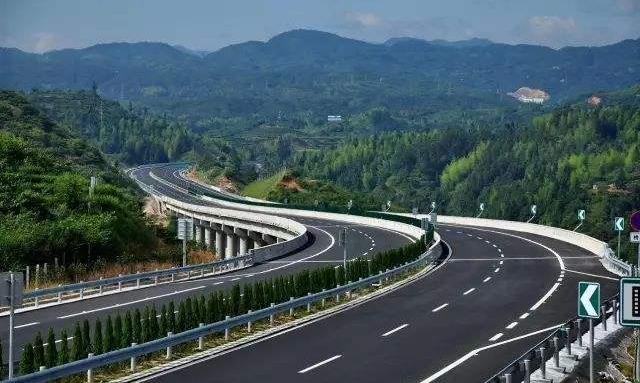山西省政府還貸高速公路差異化收費(fèi)新一輪優(yōu)惠政策正式施行，優(yōu)惠期為1年